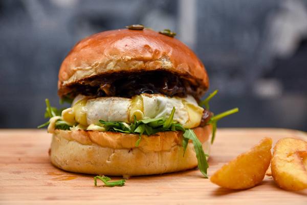 Camembert Burger